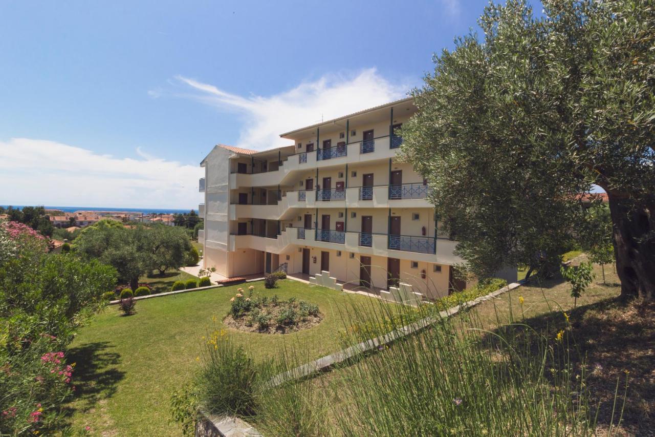 Julia Hotel Fourka Exterior photo
