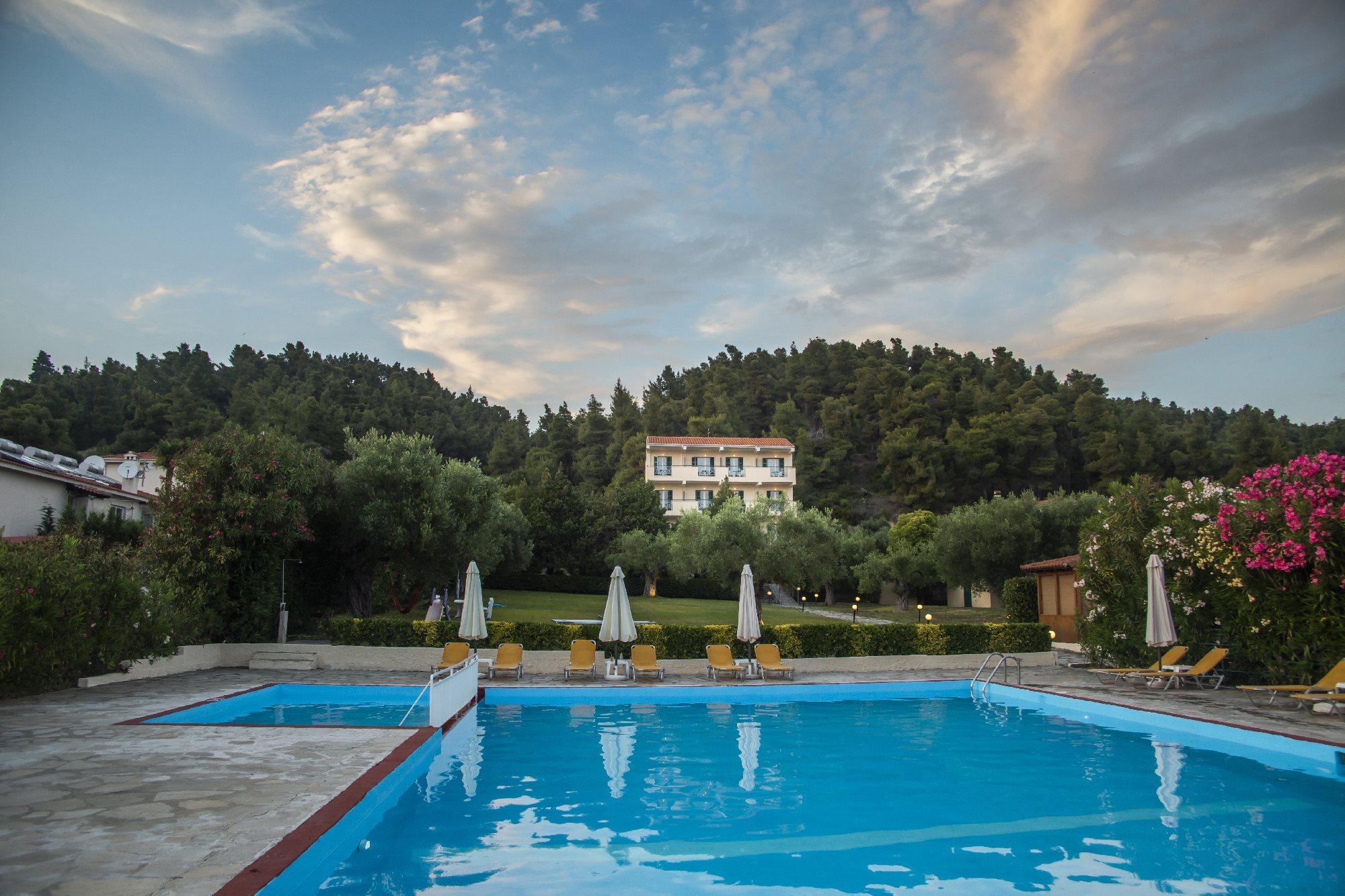 Julia Hotel Fourka Exterior photo
